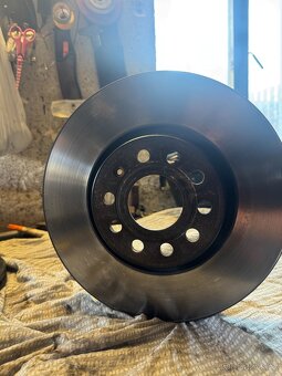 Prodám přední kotouče+destičky značky Brembo . - 3