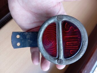 Prodám zadní světlo stop na předválečný vůz - 3