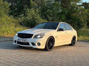 Mercedes C63 AMG 6,2 V8 samosvor - 3