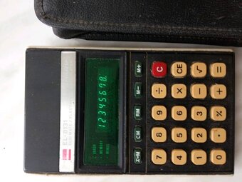 Retro kalkulačka Sharp - 3