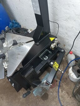 Poloautomat. zouvačka s pomocným ramenem - 3