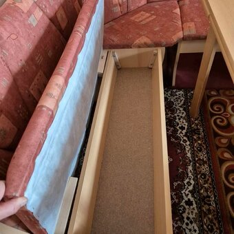 Rohová lavice, rozkládací jídelní stůl a 2 židle - 3