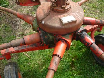 KUHN 280 SHRNOVAČ -- ruzné díly - 3