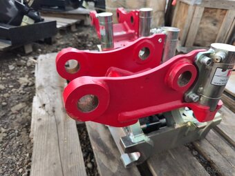 Naklápěcí rychloupínák pro 2-3t bagr - 3