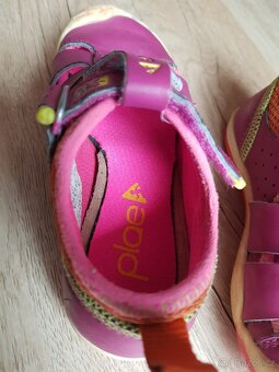 Dívčí barefoot sandálky vel. 25, zn. Plae - 3