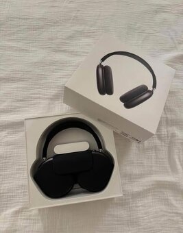 Apple AirPods Max v elegantní černé barvě - 3