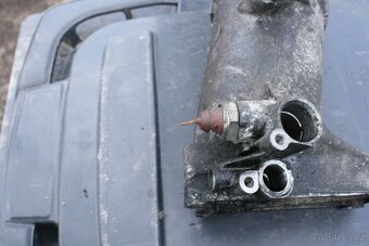 Pouzdro olejového filtru Sprinter 312, 212, 412, 2.9l - 3