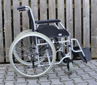 081-Mechanický invalidní vozík Meyra. - 3