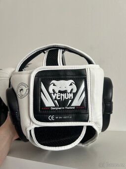 Venum rukavice a helma - 3