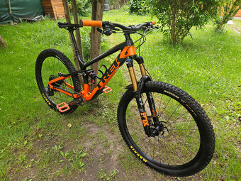 Zánovní našlapané karbonové full 29" kolo TREK, rám 17"(M) - 3