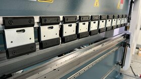 Ohraňovací lis DURMA, model AD-Servo 25100 - 3