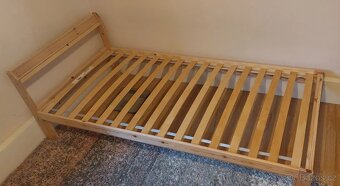 Dřevěná postel ikea - 3