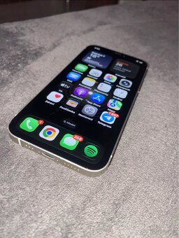 iPhone 12 64 GB Bílý - 3