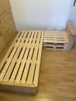 Stylový ručně vyrobený gauč z palet + polštáře + matrace - 3