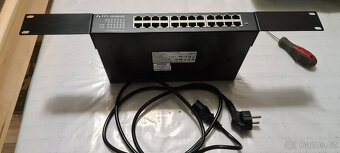 Prodám Switch Zyxel GS1900-24E - 3