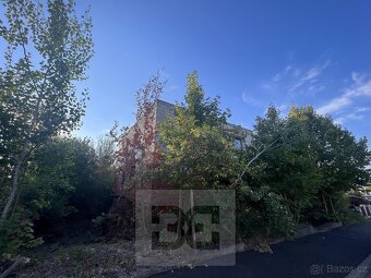 Pozemek s rozestavěným rodinným domem v lukrativní části obc - 3
