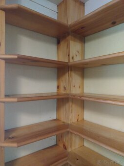 Policová stěna z masivu od truhlare - 3