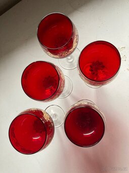 Červené sklenice - 3