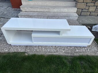 Tv stolek z XXXLutz - 3