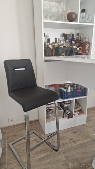 Bar + 2 barové židle s opěrkou - 3