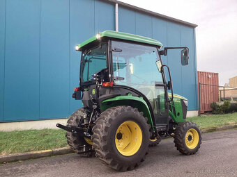 Traktor John Deere 3025E - 3