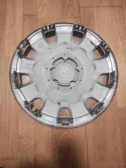 1 kus poklice VW Golf V. - 3