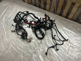 KOMPLETNÍ ELEKTROINSTALACE MOTORU 4.2 FSI 257 KW BVJ - 3