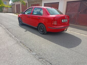 Zdravím Prodám Škoda Fabia 1.2 47kW Rok 2003 nájezd 283xxx - 3