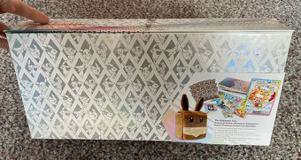 Pokémon Prismatic Evolutions Eevee Super Premium Collection - 3