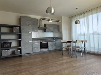 Pronájem - slunný 2+kk, terasa, park. stání (Přezletice) - 3