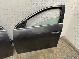 Opel Insignia dveře hatchback nebo sedan kód barvy Z177 - 3