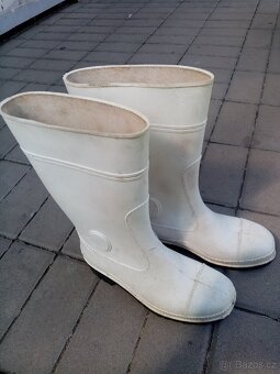 Prodám dámské bílé holínky v. 38 - 3