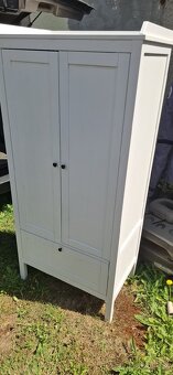 Dřevěná skříň IKEA Sundvik - 3