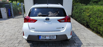 Toyota Auris 1,8 HYBRID, najeto 83.500 km, rok výroby 2013 - 3