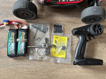 RC model auta Arma Typhon 6S BLX V5 1:8 s náhonem 4WD - 3
