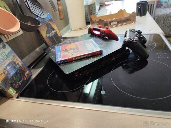 PlayStation 4 - 3