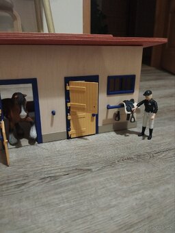 Dřevěná stáj pro koně - 3