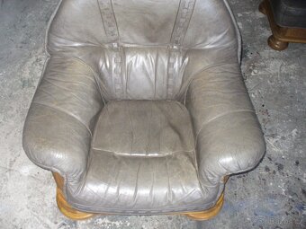 kožené křeslo + taburet - 3