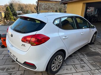 KIA Ceed 1.4 CRDi (2013), hatchback, nafta, manuál - 3