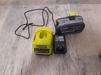 Akumulátorový vysavač na suché a mokré čištění - RYOBI R18WD - 3