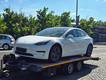 Tesla Model 3 - 3