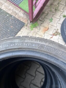 Pneu Barum Polaris 235/40 R 19 - 3