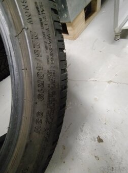 Bridgestone Blizzak 225/40 R19 - 3