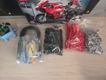 Lego Technic 42107 Ducati Panigale V4 R - 3