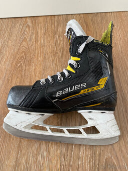 Dětské brusle BAUER S22 SUPREME M4, Y12 (31 Eur) - 3