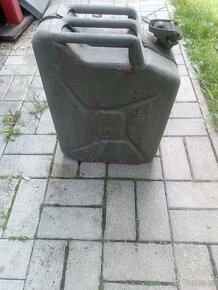 Kanystr vojenský plechový ČSSR z roku 1981 - 3