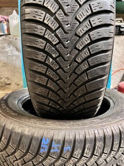 2x 225/60 R17 zimní pneu - 3