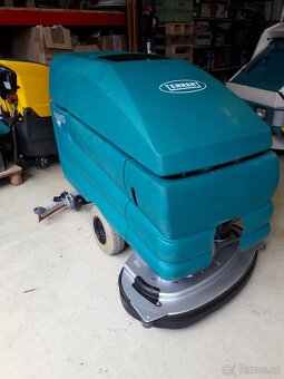 Podlahový mycí stroj Tennant 5680 Disk 80 s vl. pojezdem - 3