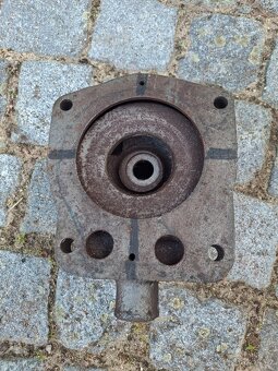 Vodní čerpadlo Zetor 25 na opravu repas - 3