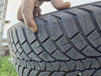 Pneu 235/45 R17 zimní - 3